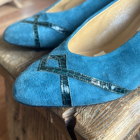Vintage Nordstrom Made in Italy Blue Suede Pumps with Geometric Design Women 5.5 - Picture 4 of 10